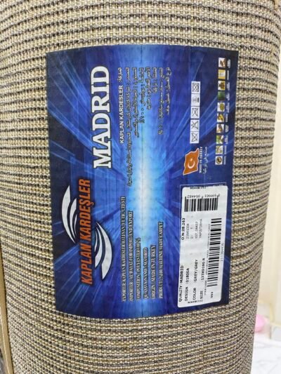 2 سجاد بحاله ممتازه لم يتم استخدامهم لون جراي