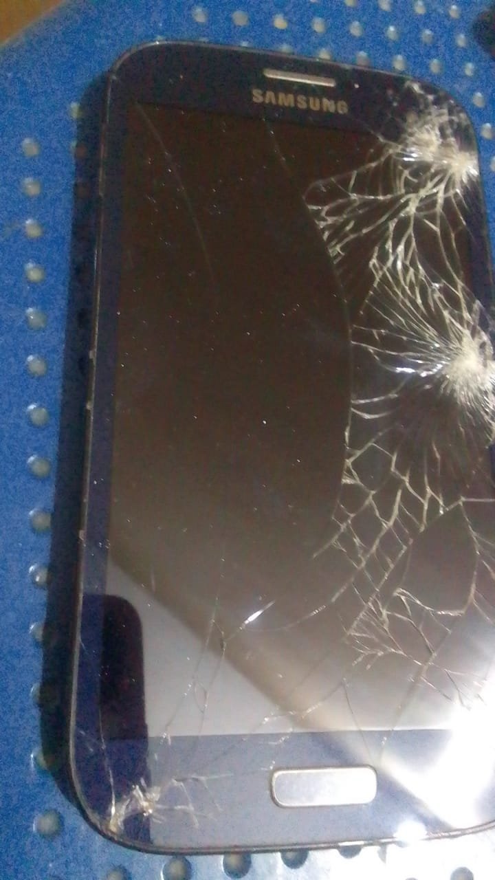 موبيل سامسونج (مكسور الشاشة)
