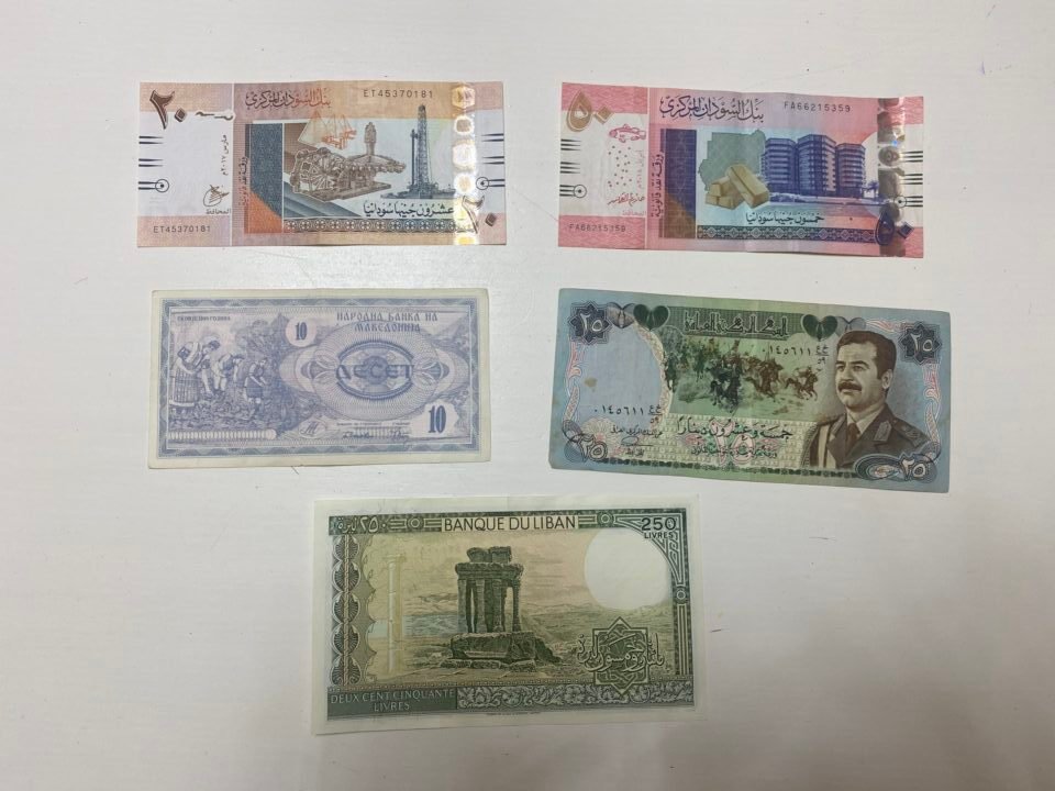 ٥ عملات ورقيه من دول مختلفه