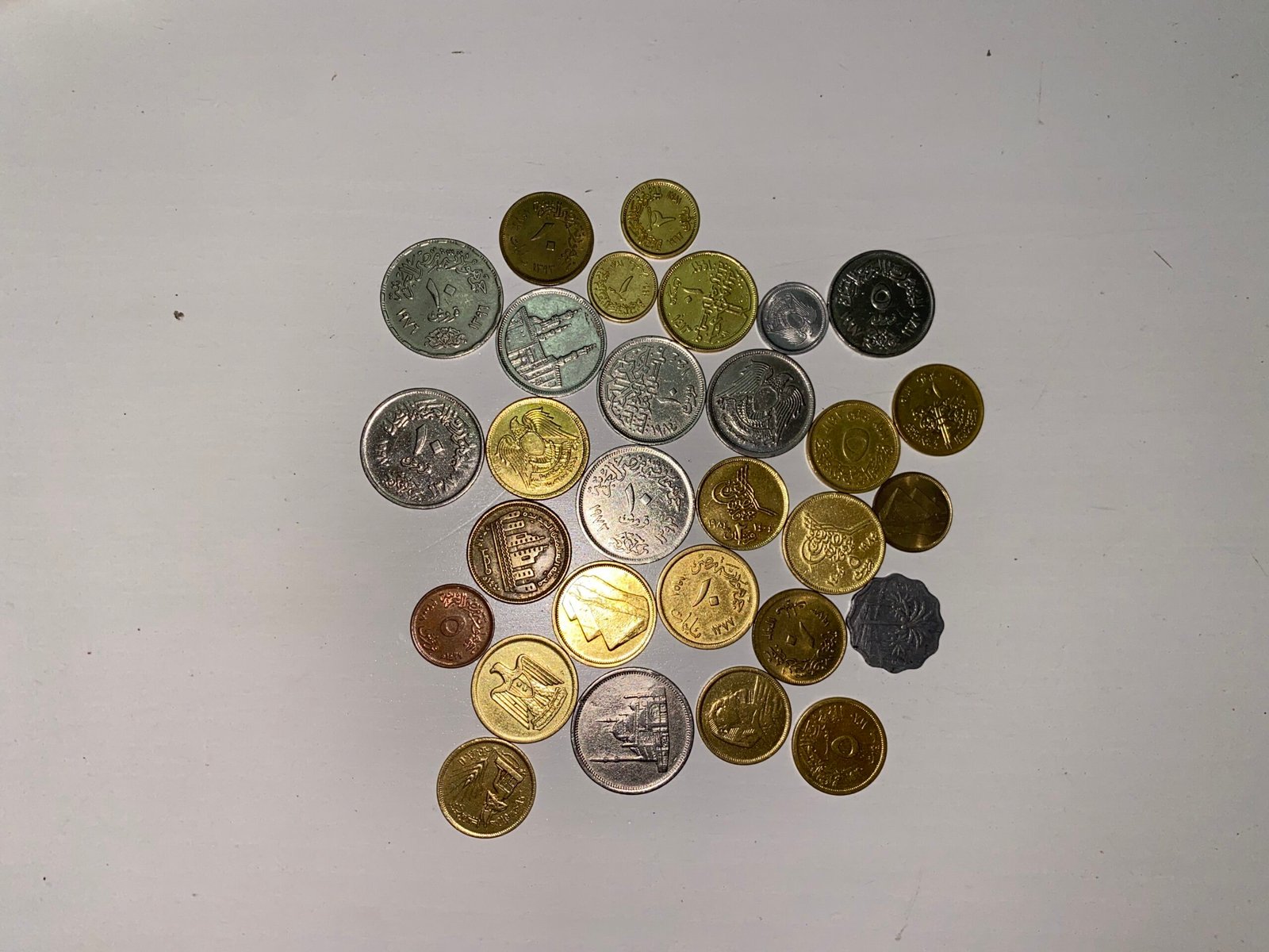 بيع عملات ورقية ومعدنية قديمه